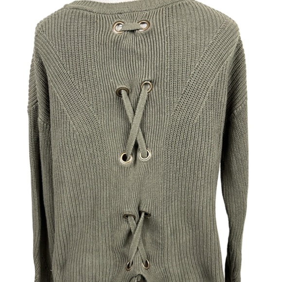 🆕 Lucky Brand Olive green cotton sweater with toes on the back size medium - Picture 3 of 9